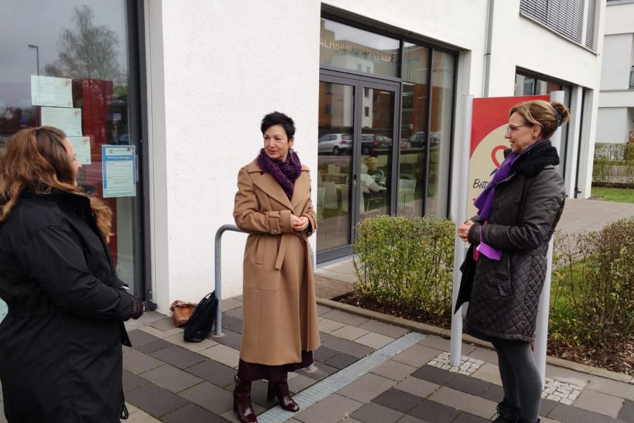 Immacolata Glosemeyer im Austausch mit Karolin Makkus und Bettina Tews-Harms